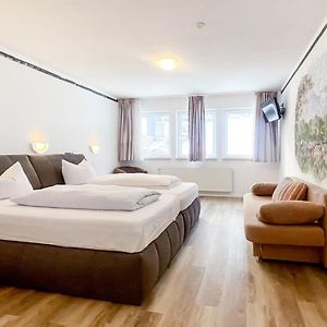 Deluxe Zimmer mit Kingsize-Bett